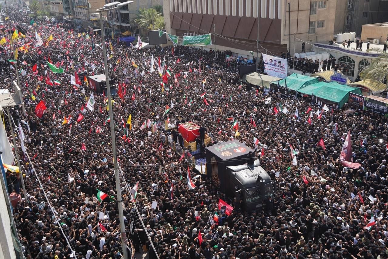 تصاویر تشییع امام شهید در میدان ثورةالعشرین