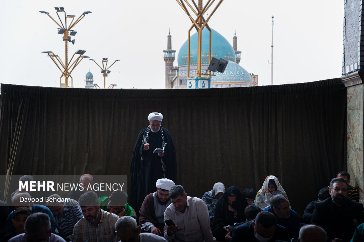 مراسم قرائت دعای عرفه در حرم مطهر امام رضا (ع)