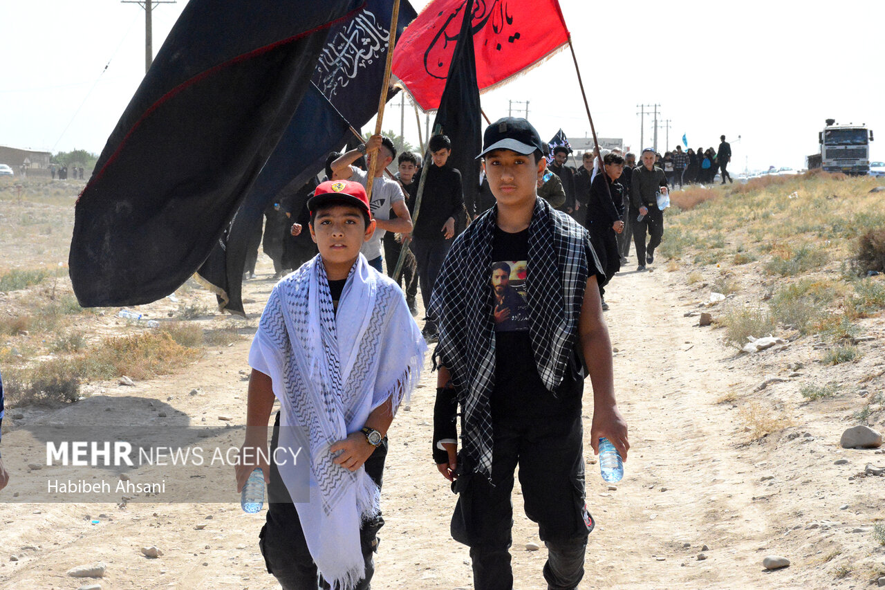 سنت پیاده‌روی مردم قوچان در ایام شهادت امام رضا (ع)