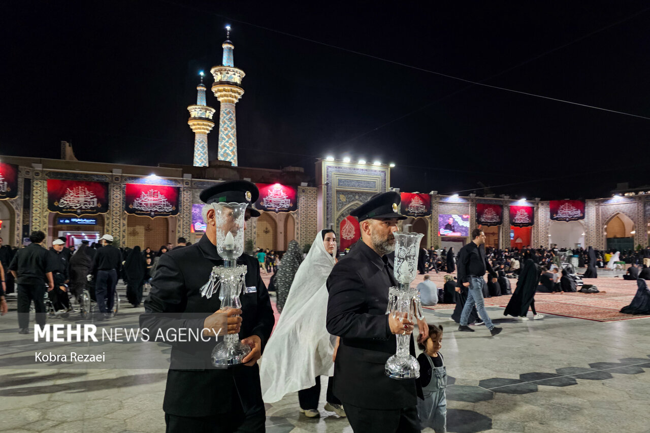 شب عاشورای حسینی در حرم مطهر امام رضا(ع)