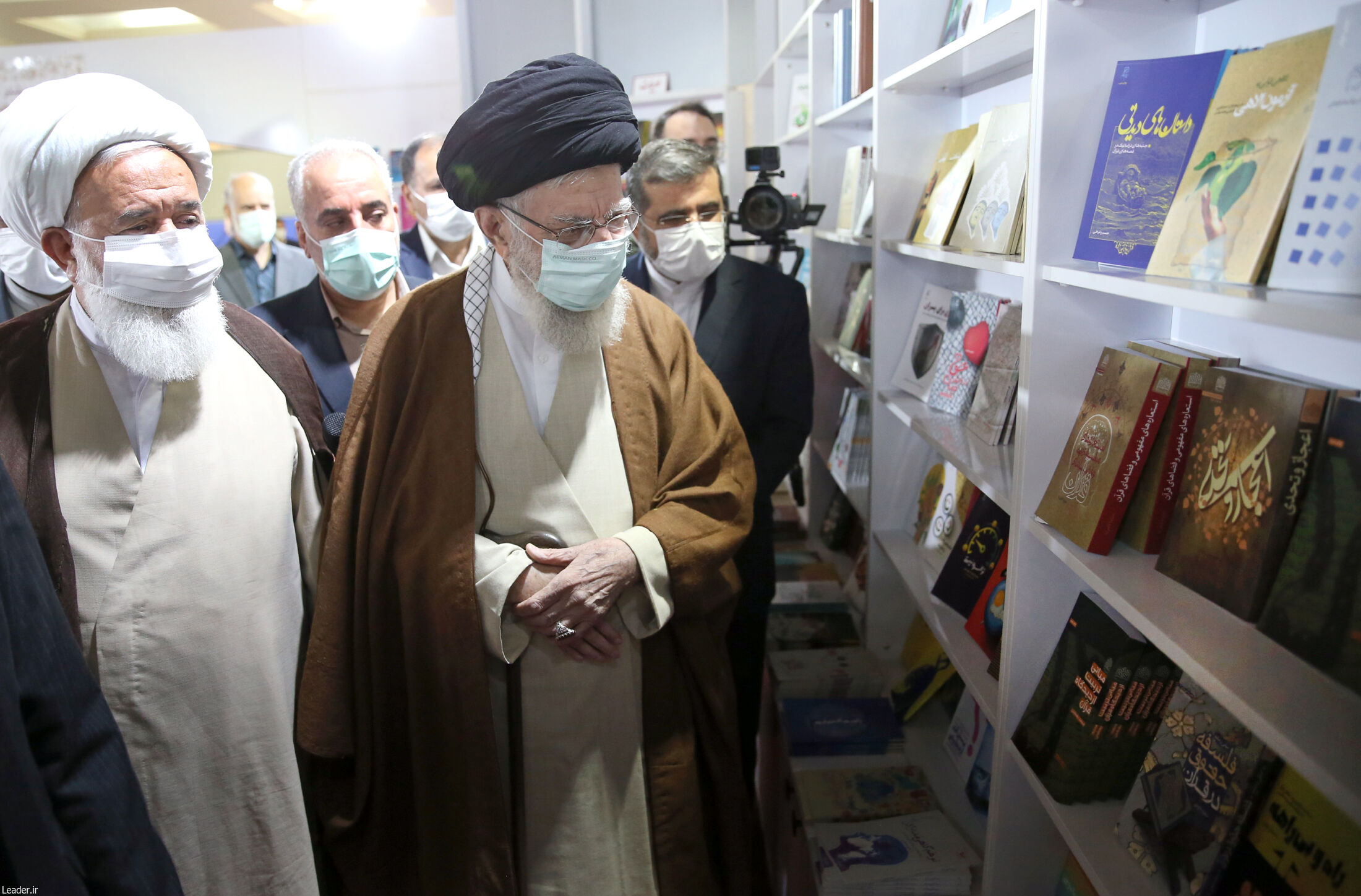 بازدید رهبر انقلاب از نمایشگاه کتاب تهران