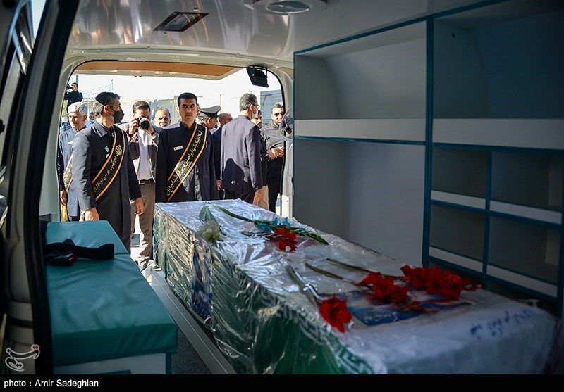 خاکسپاری پیکر ۶ شهید حادثه تروریستی حرم شاهچراغ(ع)