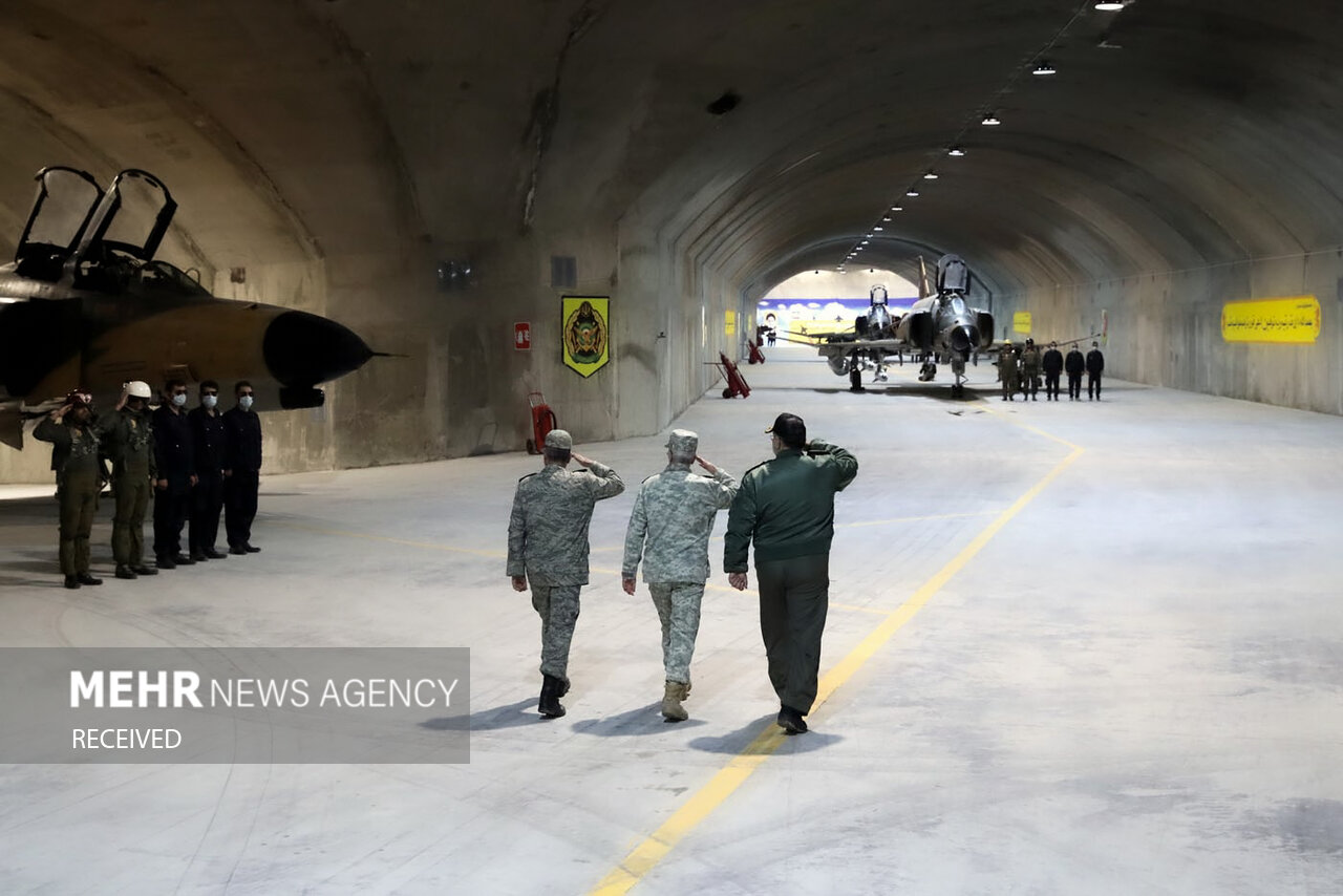 بازدید سرلشکر باقری از پایگاه هوایی عقاب ۴۴ ارتش