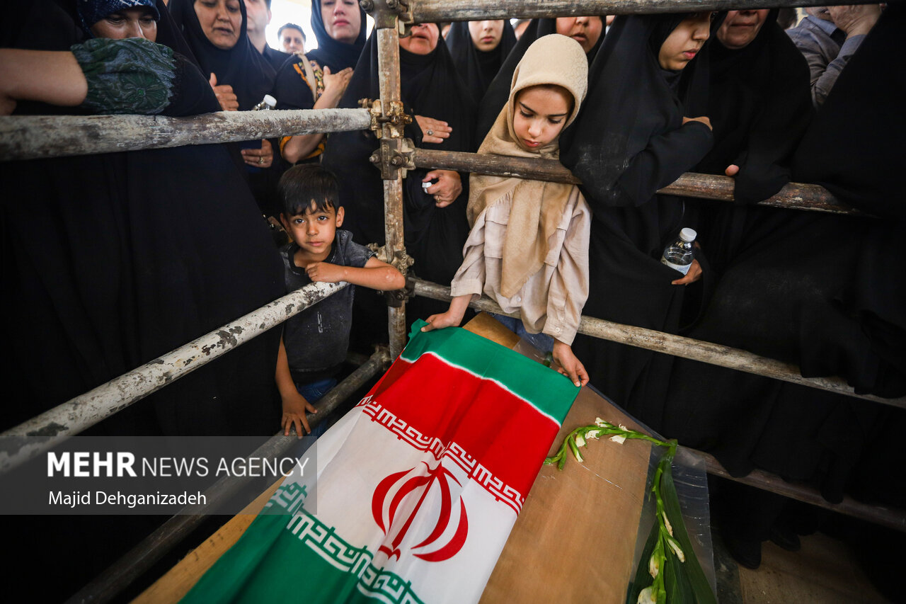 تشییع پیکر دانشمند هسته‌ای شهید اکبر مطلبی‌زاده