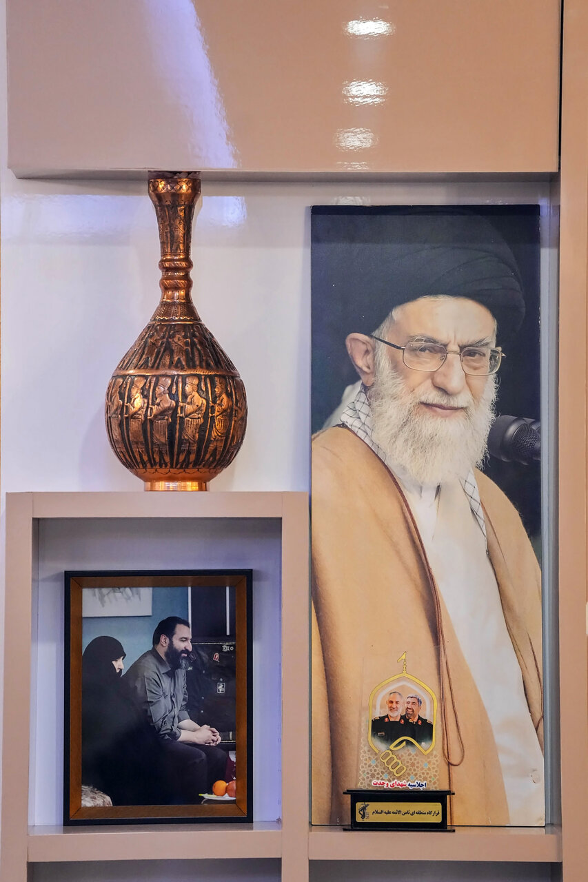 حضور قالیباف در منزل شهید فرج‌الله شوشتری - مشهد مقدس