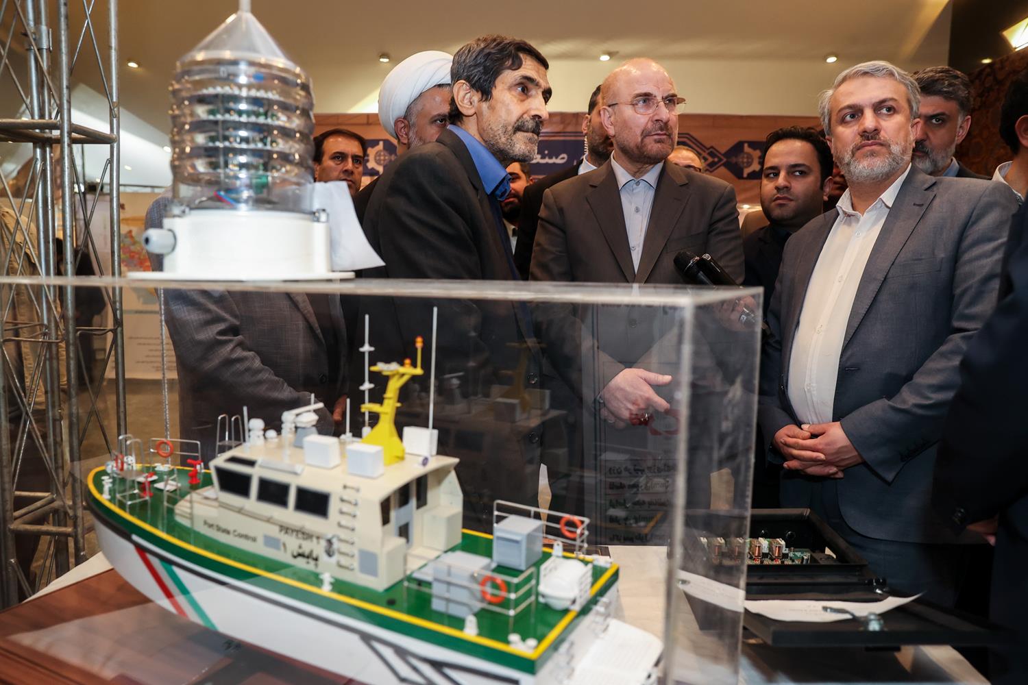 بازدید قالیباف از نمایشگاه توانمندی‌های تولید داخل