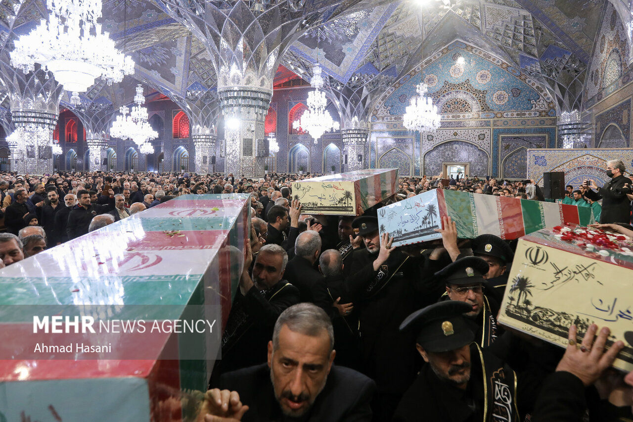 مراسم وداع با پیکرهای مطهر ۱۲ شهید گمنام