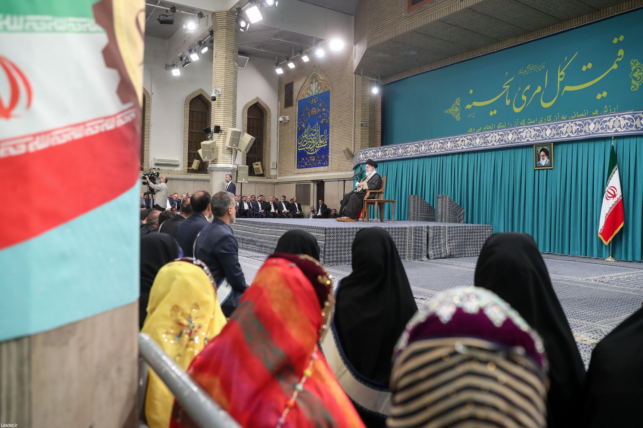 تصاویری از دیدار هزاران نفر از کارگران با رهبر انقلاب