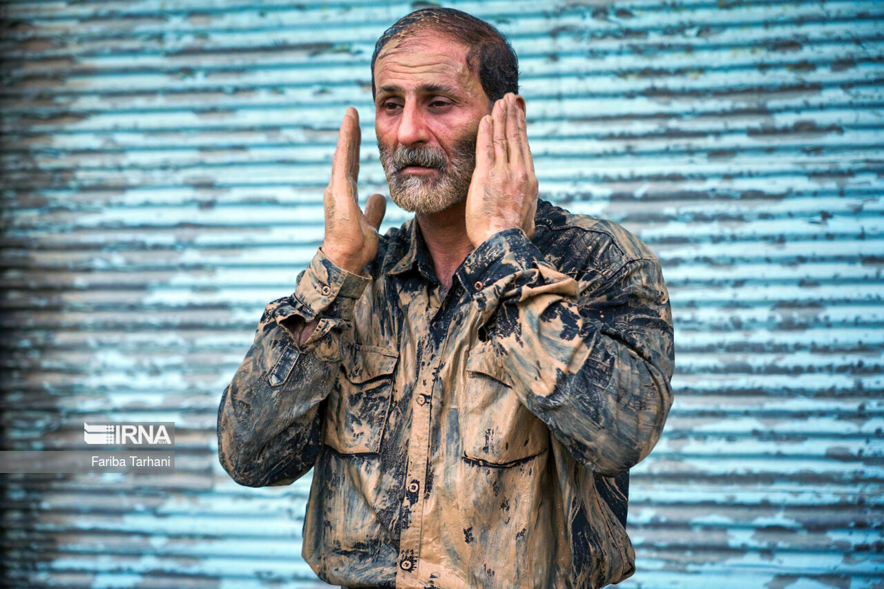 آیین گل مالی روز عاشورا خرم‌آباد