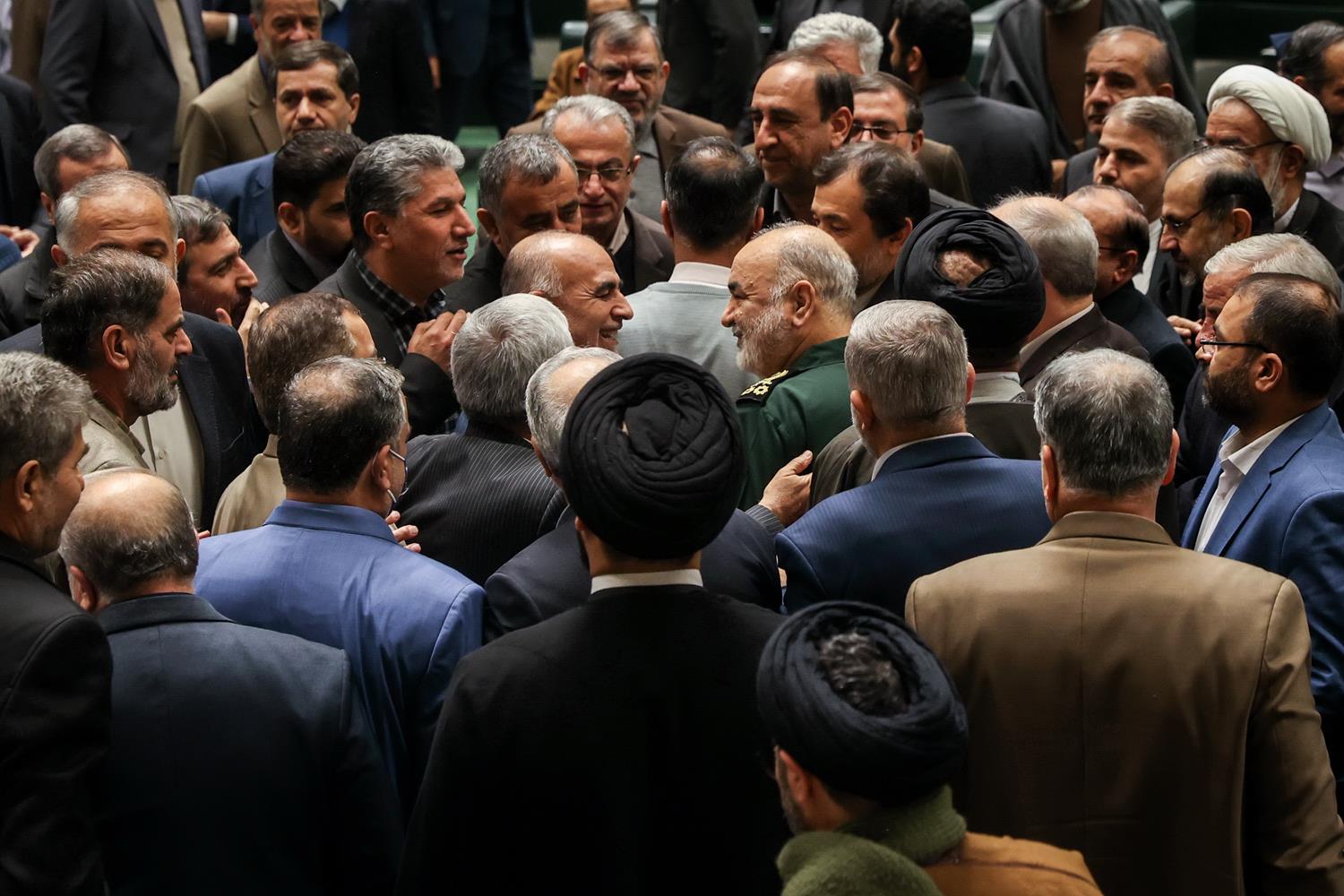 حضور فرمانده کل سپاه و وزیر خارجه در مجلس