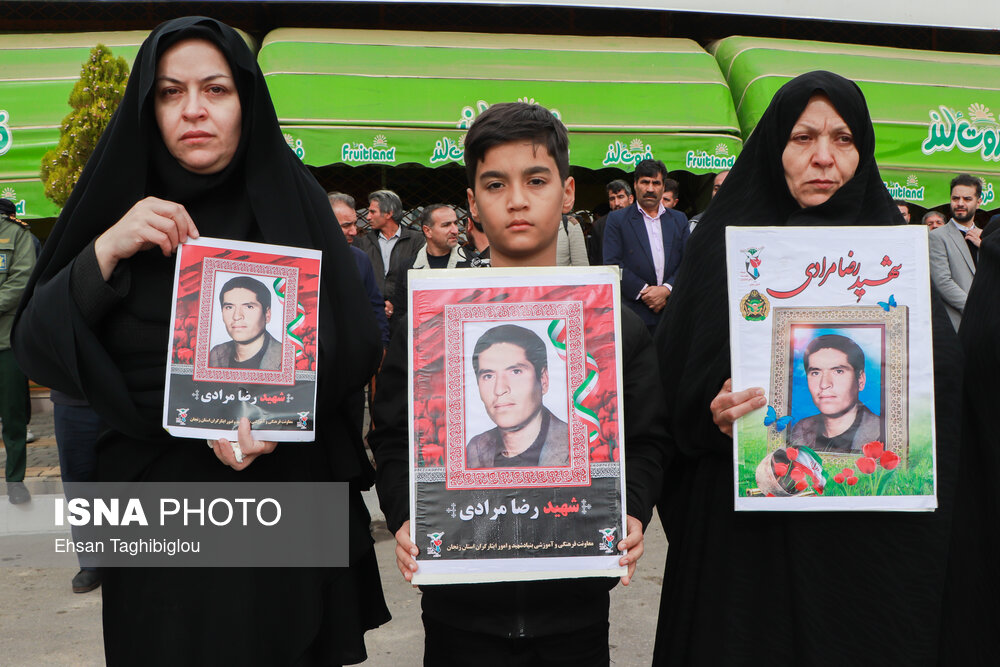 تشییع شهید رضا مرادی در شهر دندی