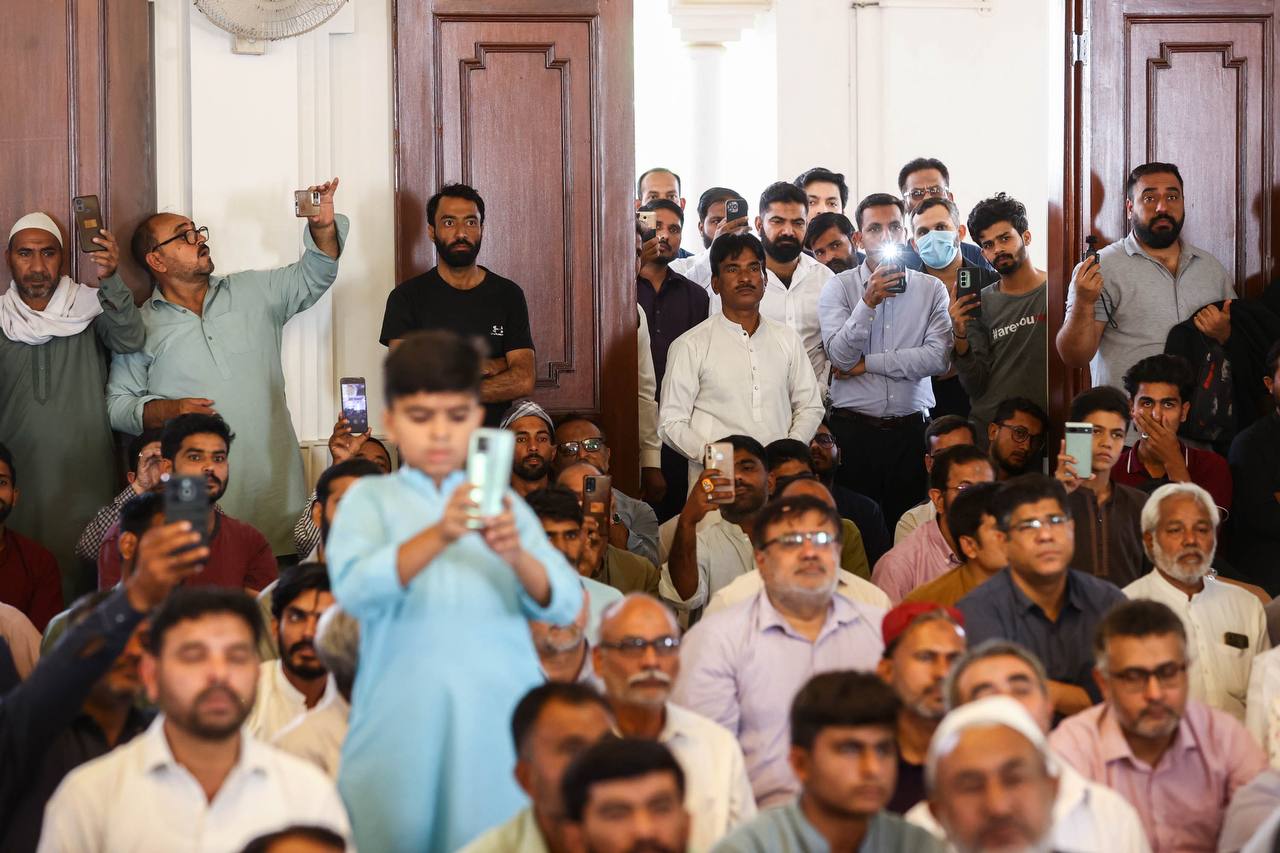 حضور قالیباف در نماز جمعه کراچی