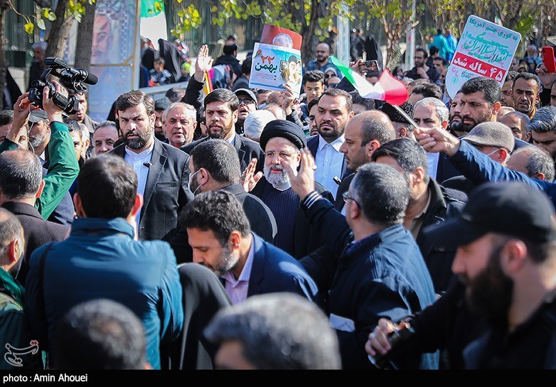 حضور رئیس جمهور در راهپیمایی ۲۲ بهمن 