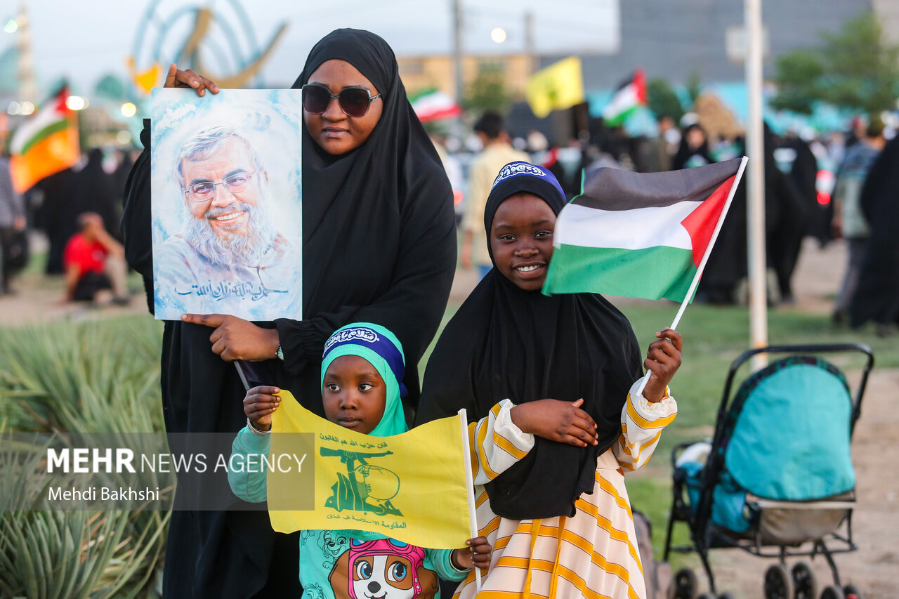 راهپیمایی «انا علی العهد» در طریق المهدی قم