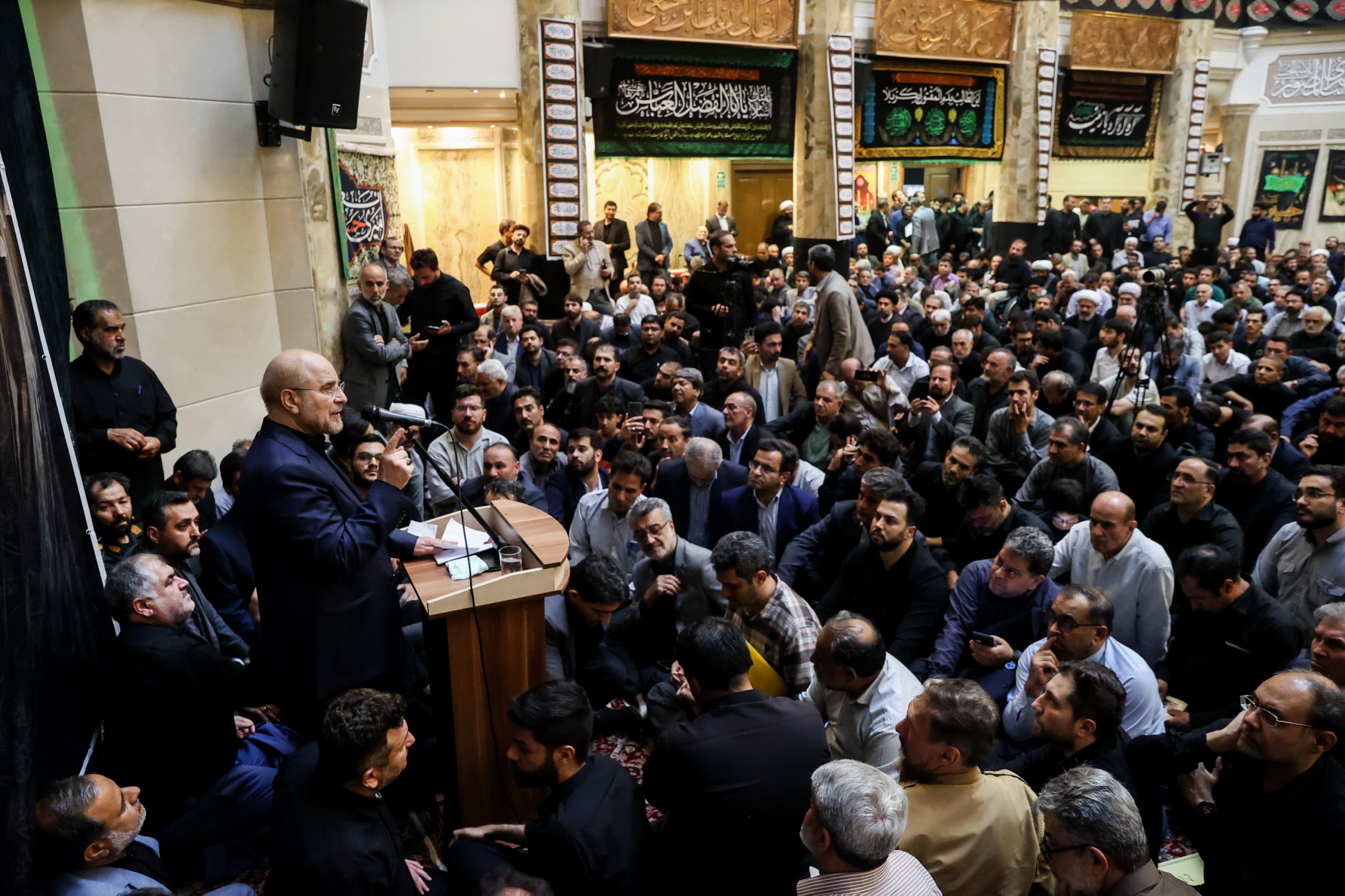 سخنرانی قالیباف در مراسم عزاداری مسجد جامع امام صادق (ع) میدان فلسطین 