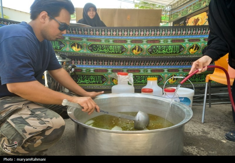 خدمت رسانی در قلب مسیر پیاده روی