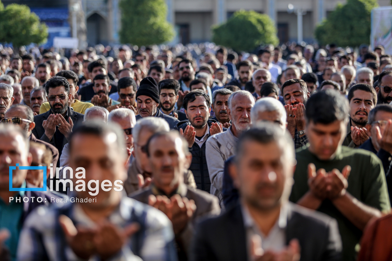 نماز عید فطر در حرم شاهچراغ