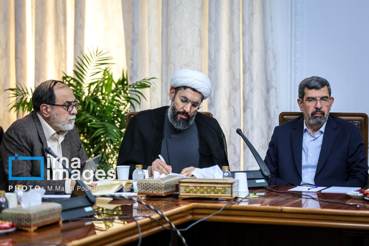 جلسه شورای عالی انقلاب فرهنگی