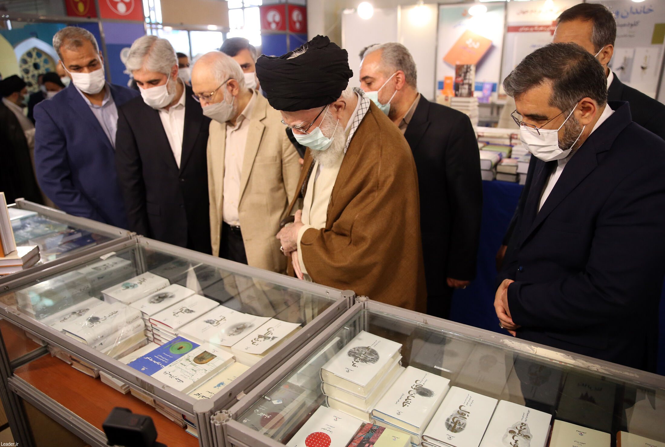 بازدید رهبر انقلاب از نمایشگاه کتاب تهران