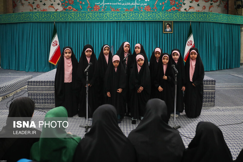  دیدار هزاران نفر از زنان و دختران با رهبر انقلاب