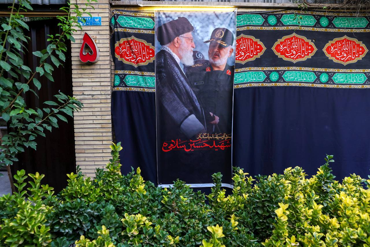 حضور قالیباف در منزل سپهبد شهید حسین سلامی