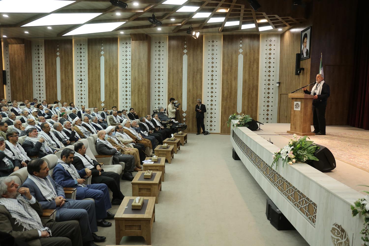 حضور سردار قاآنی و قالیباف در جمع «یاران خراسانی»