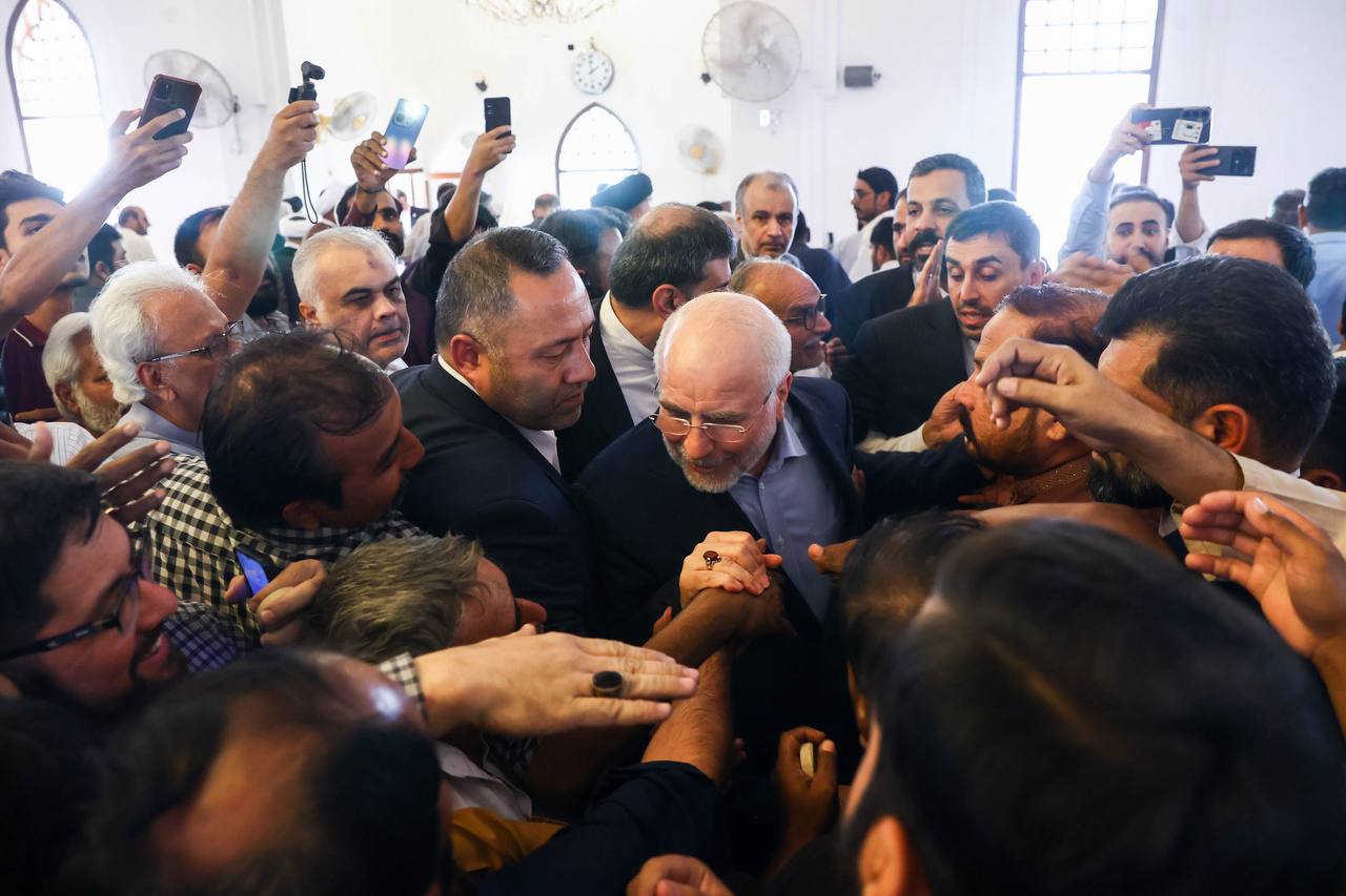  استقبال گرم مردم کراچی از قالیباف