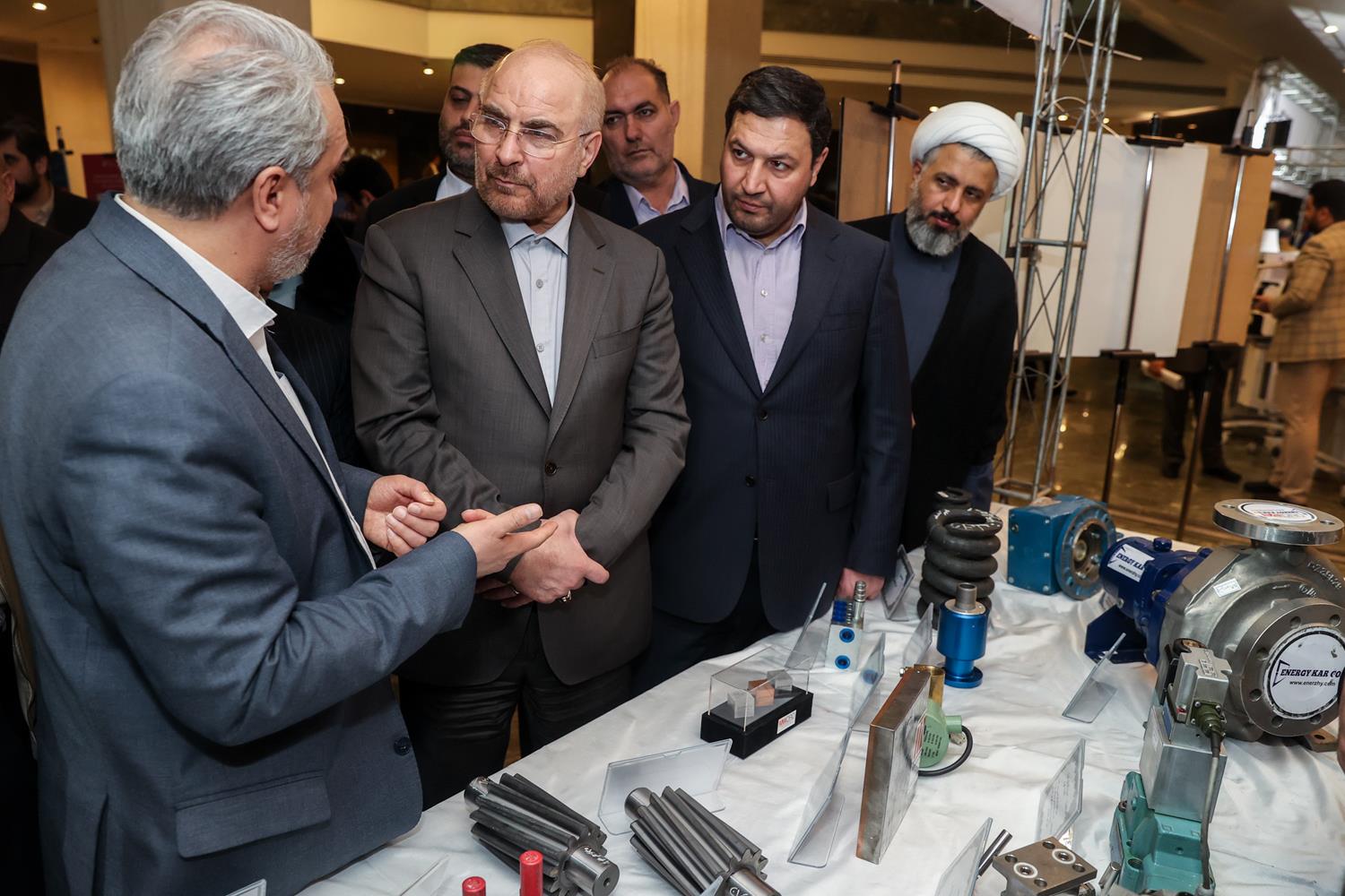 بازدید قالیباف از نمایشگاه توانمندی‌های تولید داخل