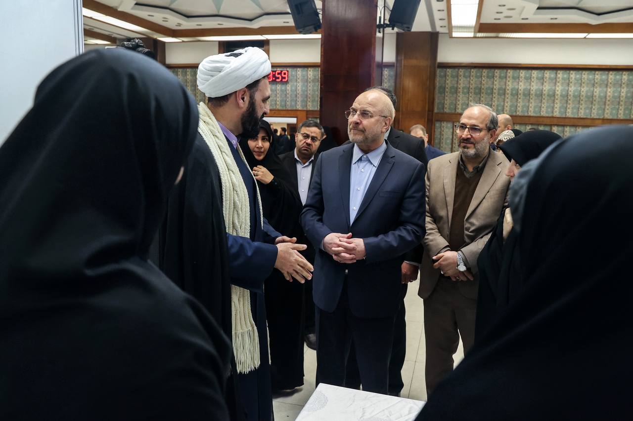 بازدید قالیباف از نمایشگاه‌ دستاوردهای علمی و پژوهشی در حوزه خانواده