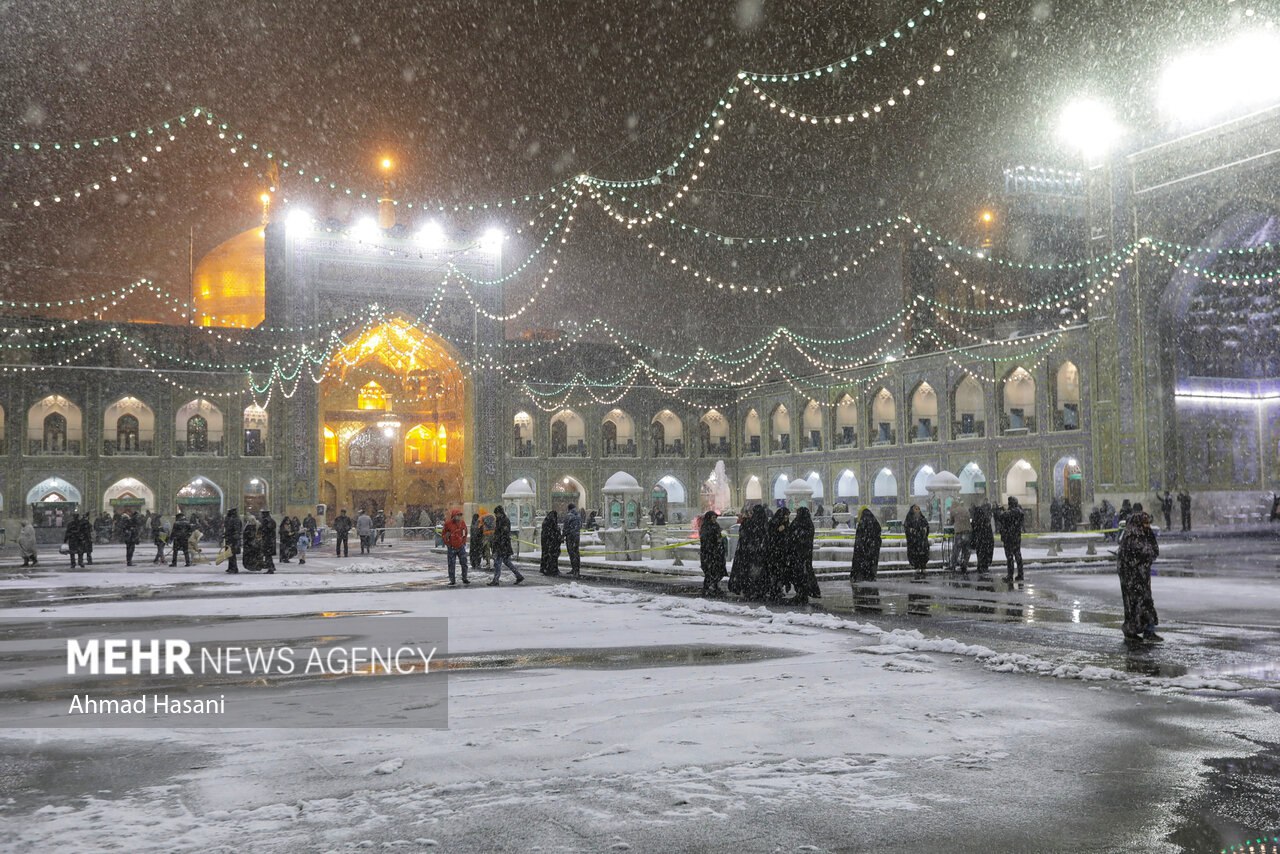 شب برفی حرم امام رضا (ع)