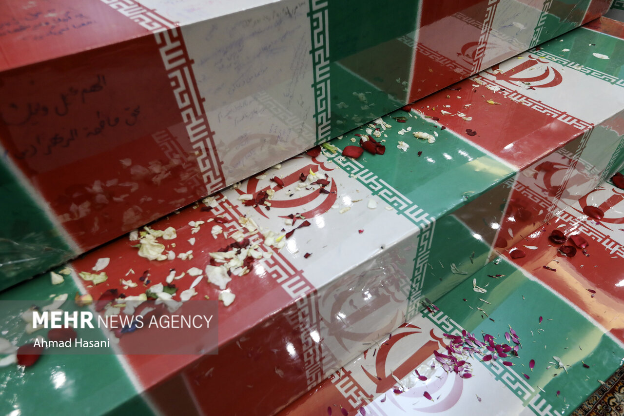 مراسم وداع با پیکرهای مطهر ۱۲ شهید گمنام