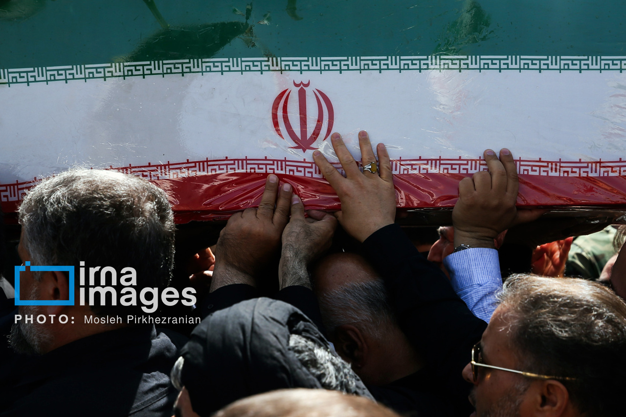 تشییع پیکر شهید مدافع وطن در سنندج