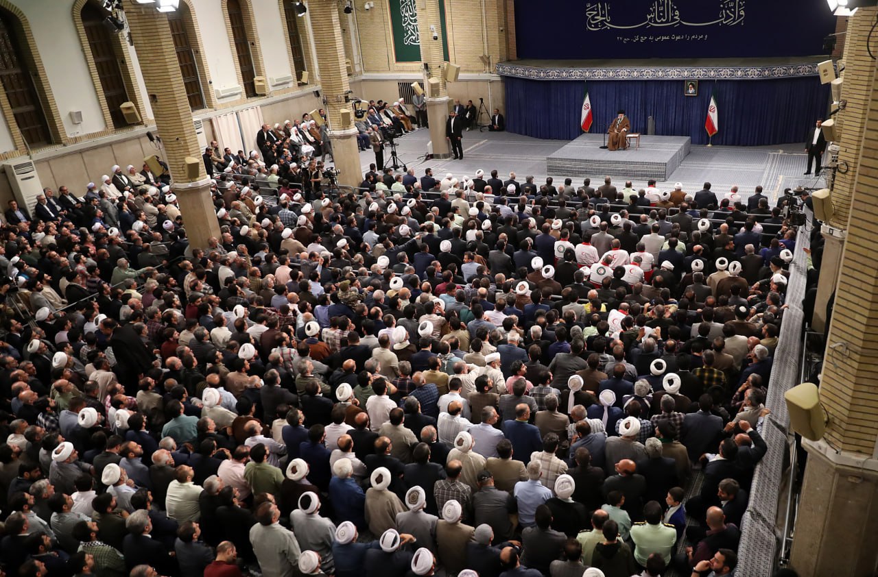 دست‌اندرکاران حج با رهبر انقلاب