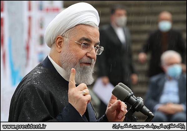 خیس شدن روحانی و وزرایش زیر باران