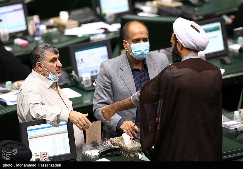 دورهمی نمایندگان در صحن مجلس 