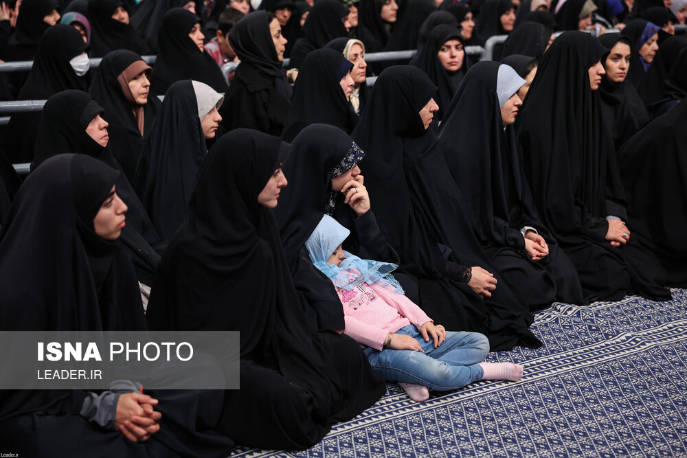  دیدار هزاران نفر از زنان و دختران با رهبر انقلاب