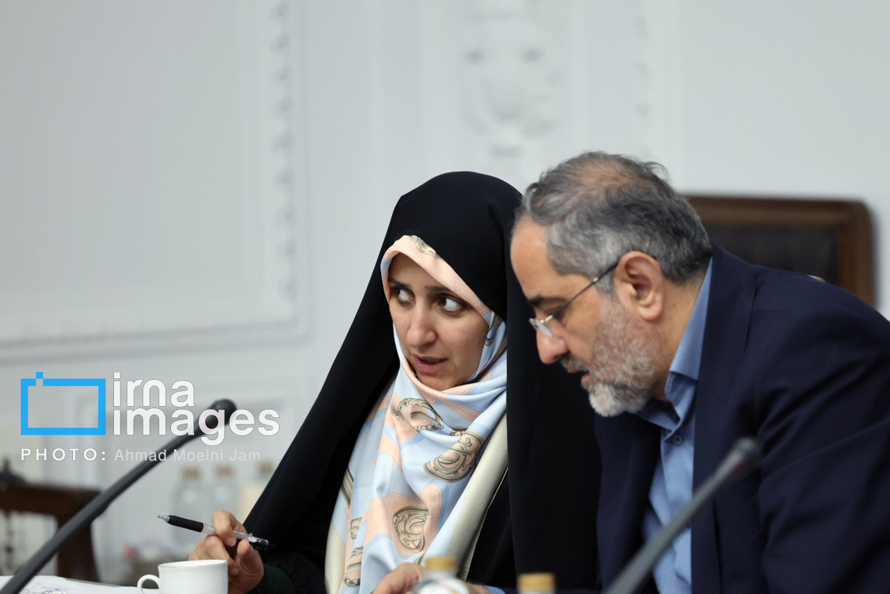جلسه شورای عالی انقلاب فرهنگی
