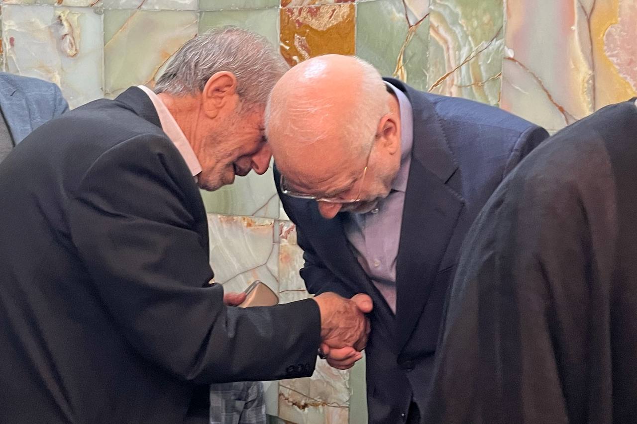 حضور قالیباف در حرم حضرت معصومه(س)  و دیدار صمیمی با مردم