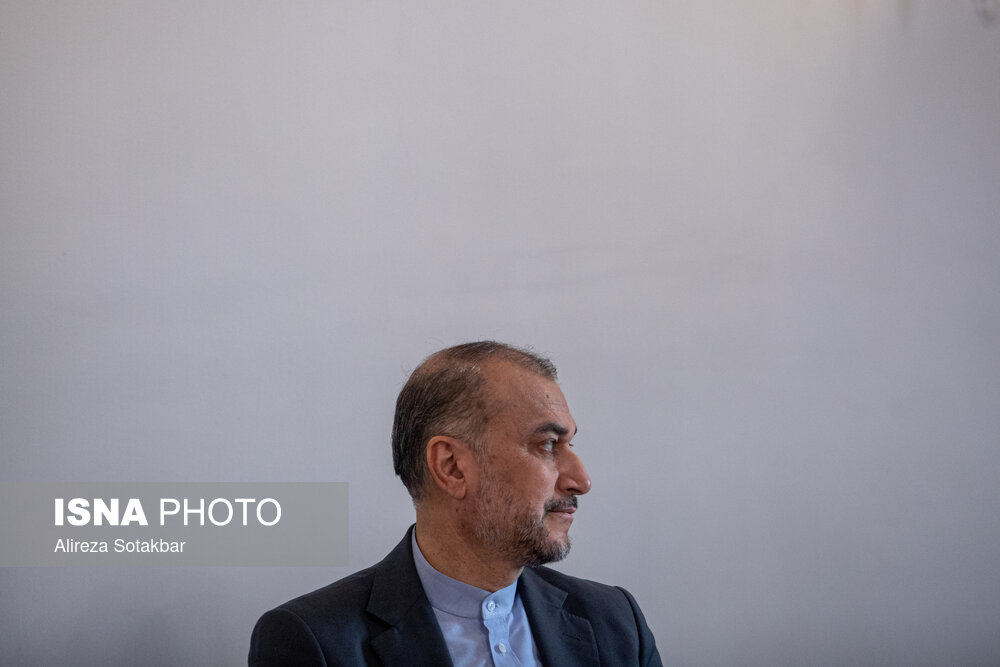 نشست اعضای کمیته بین المللی ستاد دهه فجر با وزیر امورخارجه