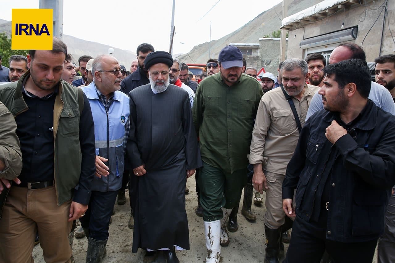 رئیس‌جمهور در مناطق سیل‌زده فیروزکوه