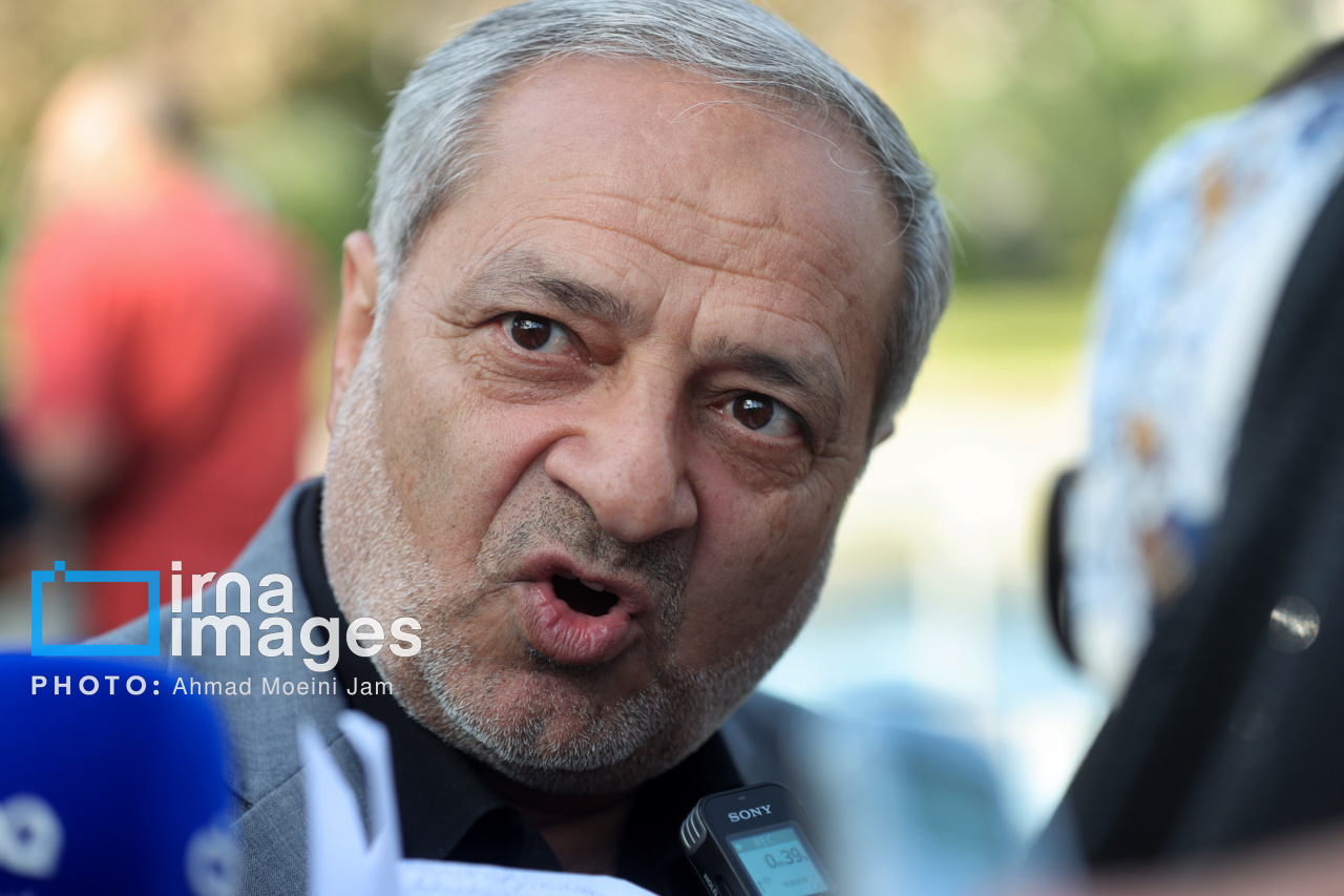 اعضای هیأت دولت در جمع خبرنگاران