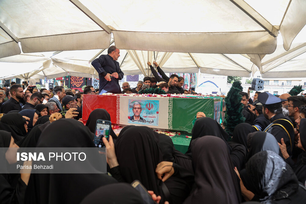 مراسم خاکسپاری شهدای اقتدار ایران در امامزاده صالح (ع) - تهران