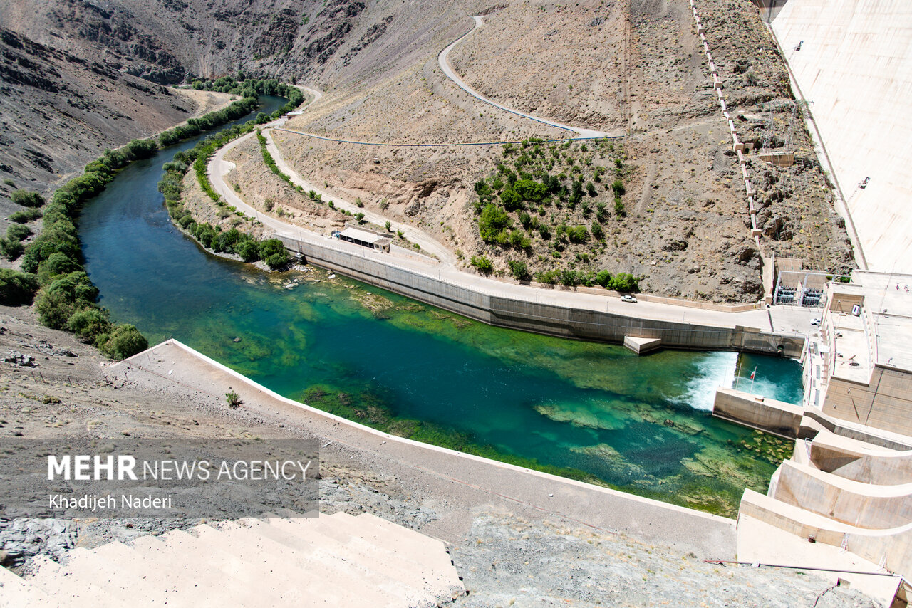 کم‌آبی پشت دیوار سد زاینده‌رود