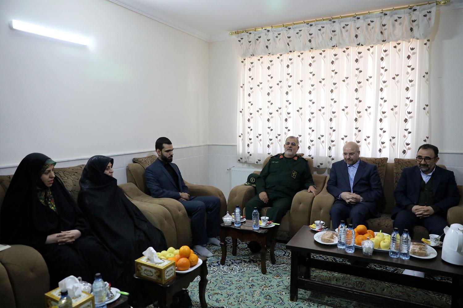  دیدار قالیباف با خانواده شهید سردار محسن قاجاریان