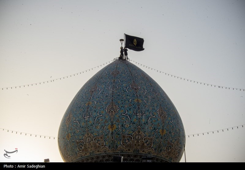 آیین سیاه پوشان و تعویض پرچم حرم مطهر حضرت شاهچراغ (ع)