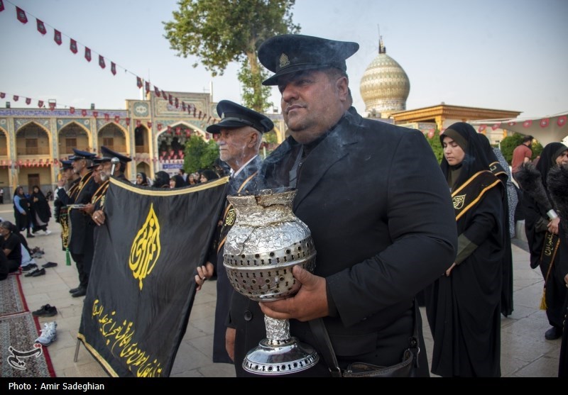 آیین سیاه پوشان و تعویض پرچم حرم مطهر حضرت شاهچراغ (ع)