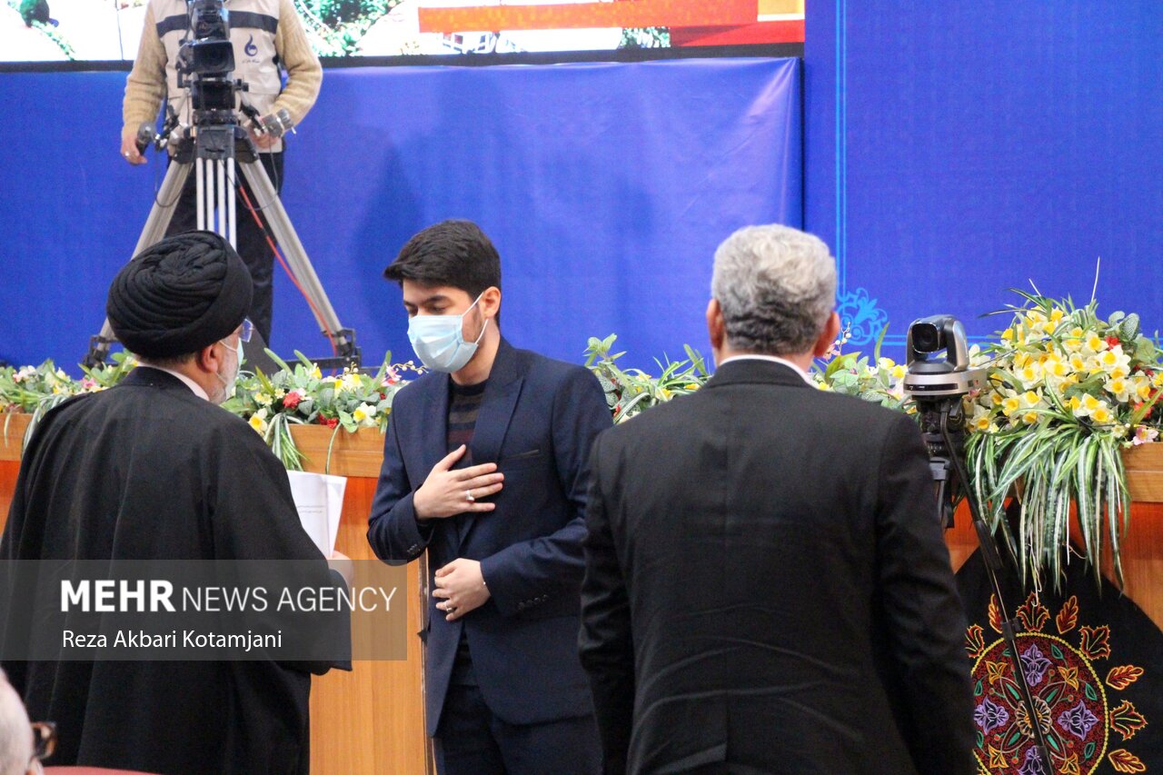 دیدار رئیس جمهور با نخبگان، علما و جمعی از اقشار مردم گیلان