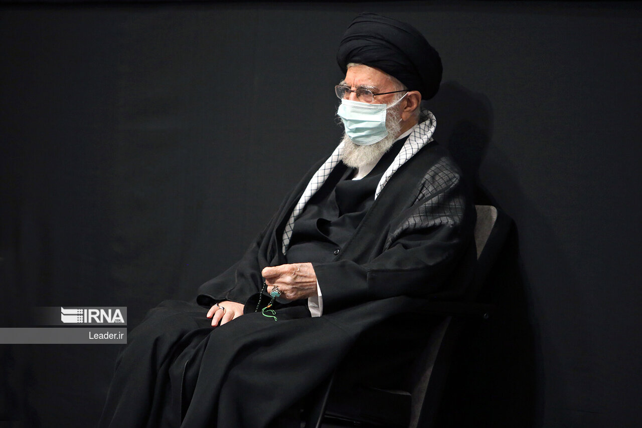 اولین شب عزاداری اباعبدالله با حضور رهبر انقلاب