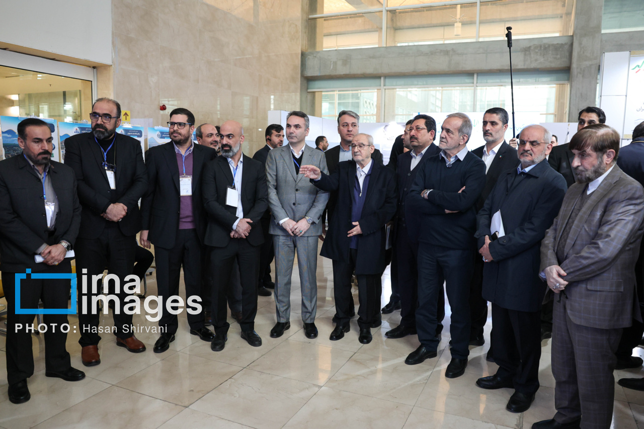 بازدید پزشکیان از نمایشگاه توانمندی بخش صنعت و معدن