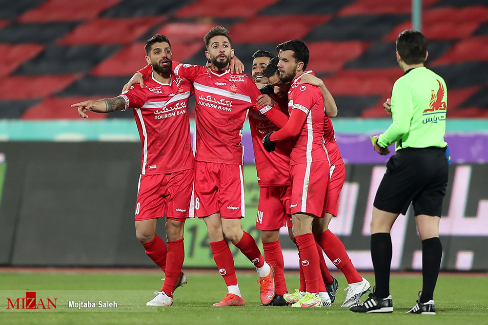 دیدار تیم‌های پرسپولیس و فولاد 